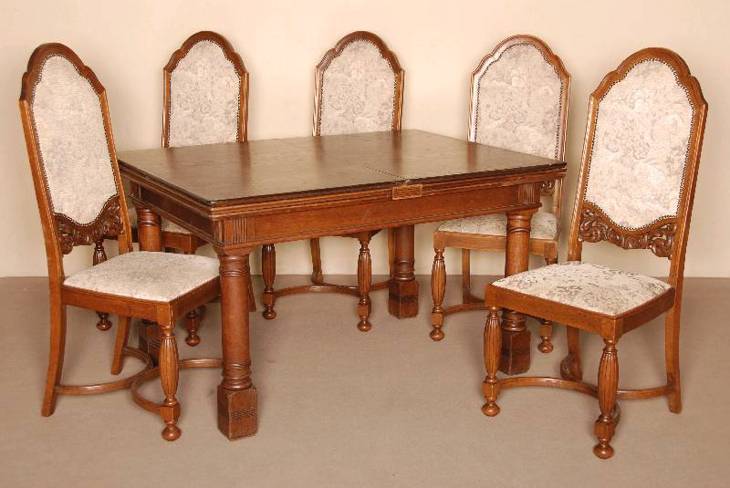Ausziehtisch, deutsch, um 1900, Historismus, Eiche massiv, Eichefurnier, ausziehbar fÜr 12 Personen, gedrechselte Beine, eckig auslaufend, ...