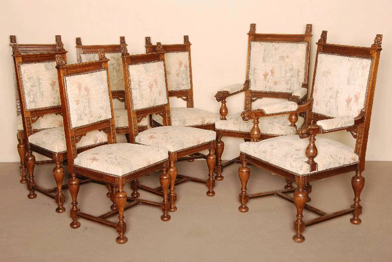 6 StÜhle, Holland, um 1880, Eiche massiv, elegante FÜße in Flaschenform, verstrebt, gerade RÜckenlehne, mit LÖwenkÖpfen dekoriert, Polsterung ...