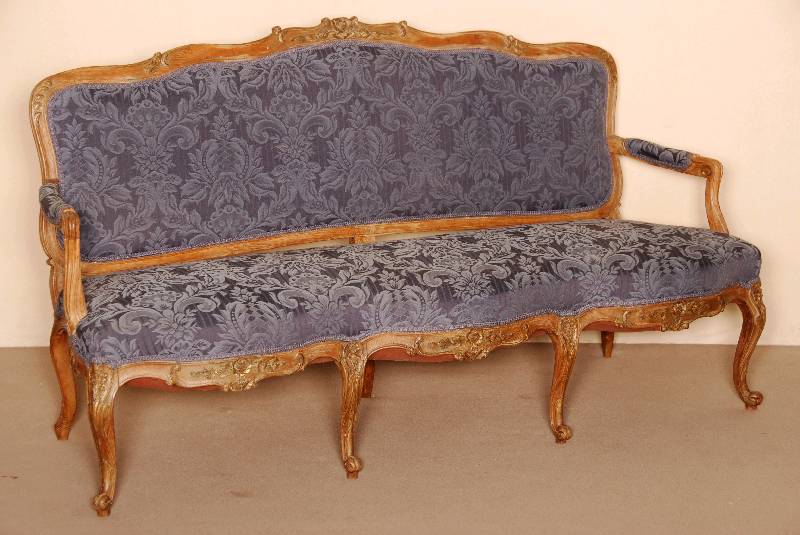 Sofa, deutsch, um 1870, Louis-XV-Stil, Eiche massiv, gebogene Beine, Arm- und RÜckenlehne, in der Mitte kleine BekrÖnung, restauriert, Bezug und ...