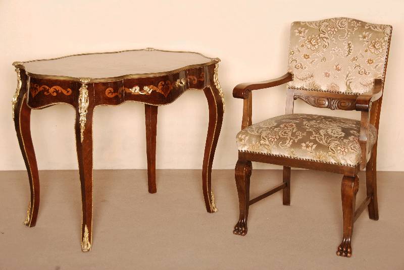 Armlehnstuhl deutsch, um 1920, Barockstil, Nussbaum massiv, Gabrauchsspuren, leicht bestoßen, ca. 99x64x63 cm, Sh. 53 cm, St. 54 cm