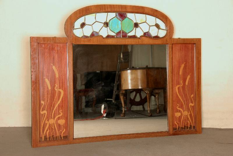 Spiegel, deutsch, um 1900, Jugendstil, mit Facettschliff, oben mit schÖner Bleiverglasung, hier einige Teile leicht beschÄdigt, ursprÜnglich im ...