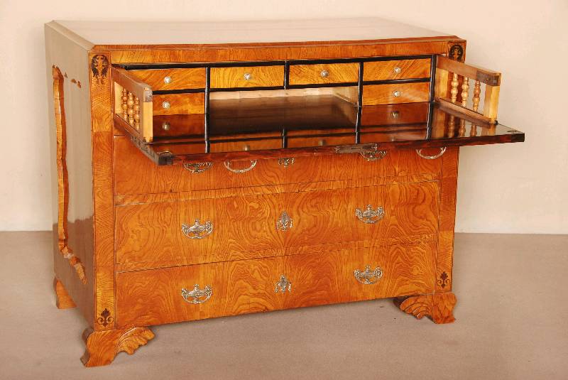 Biedermeier-Schreibkommode, RÜster -Wurzelfurnier, 3-schÜbig, obere Schublade zum Herausziehen und Aufklappen, Schreibplatte ebonisiert und ...