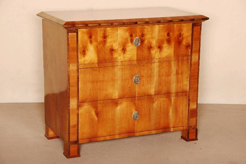 Biedermeier-Kommode, 3-schÜbig, Schubladen Kirsche furniert, Kommodenplatte und Seitenteile Kirsche massiv, Lisenen massiv Kirsche mit ...