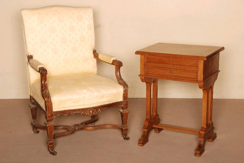 Stuhlsessel, wohl Frankreich, um 1870/80, nach dem Vorbild von 1770, Eiche massiv, reiner Klassizismus, Schnitzteile AkanthusblÄtter und Muschel ...