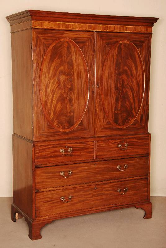 Kabinettschrank, England, um 1820, Georg III, Korpus Weichholz, Mahagoni furniert, z.T. massiv, gerader Korpus, 2 große und kleine Schubladen, ...