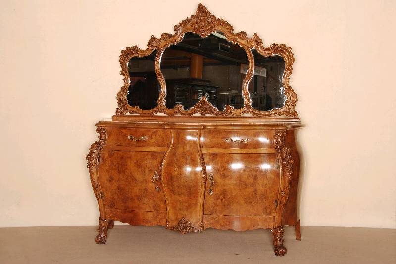 Prunkvolles Speisezimmer, Frankreich/wohl Paris, um 1890/1900, Korpus z.T. Hartholz massiv, RÜckwand und SeitenwÄnde z.T. Weichholz, bestehend ...