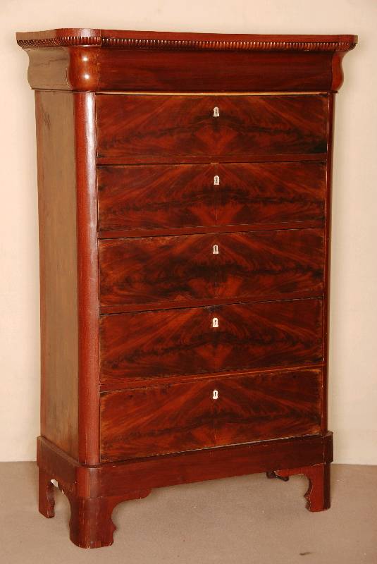 Chiffonniere, Holland, um 1840/50, Mahagoni z.T. furniert, gerader Korpus, 5 Schubladen, Oberteil leicht geschweift, alte SchlÖsser, ...