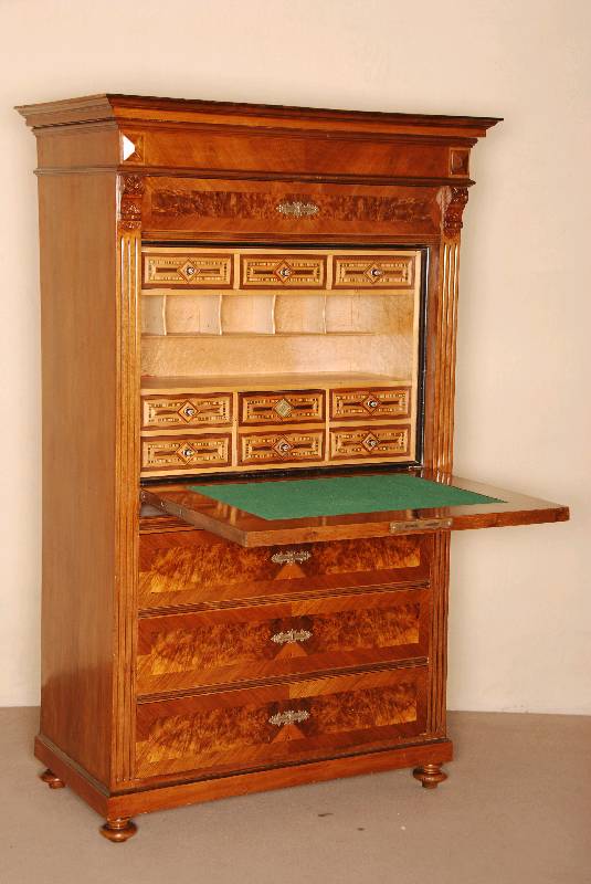GrÜnderzeit-SekretÄr, deutsch, um 1880, Korpus Weichholz, Nußbaum furniert, gerader Korpus, Lisenen gerillt, in Voluten auslaufend , Kopfleiste ...