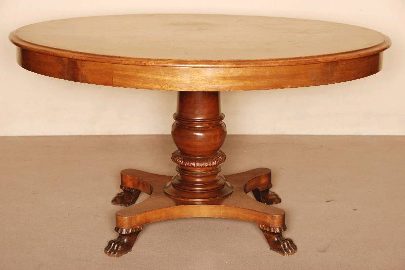 Ovaler Tisch, deutsch, um 1860, Louis -Philippe, Mahagoni, z.T. massiv, auf TatzenfÜßen, balusterfÖrmig gedrechselte SÄule , Platte mit breiter ...
