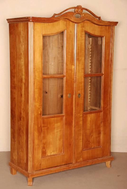 BiedermeierwÄscheschrank, um 1850/60, z.T. Kischbaum massiv, z.T. versprosst, RÜcken Weichholz, Kopf doppelt geschweift, abstrakte ...