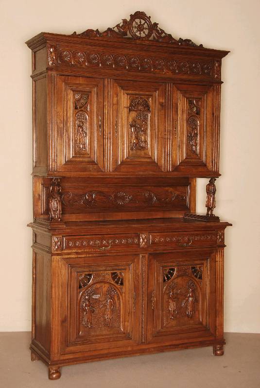 Aufsatzbuffet, Frankreich/Bretagne, um 1880, Kastanienholz, Fußleiste mehrfach getreppt, TÜrfÜllungen geschnitzt mit volkstÜmlichen ...