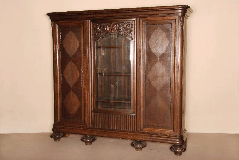 BÜcherschrank, deutsch, um 1910/12, Korpus Weichholz/Hartholz, auf Rahmen gearbeitet, Barockstil mit Jugendstileinfluß, Eiche massiv , ...