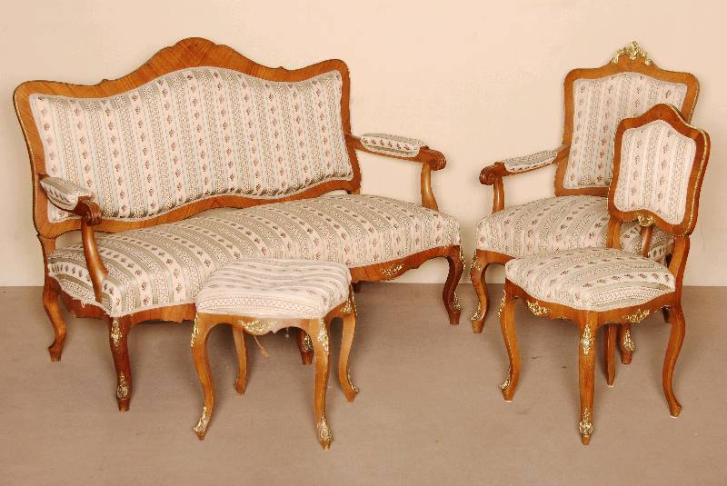 SalonmÖbel, wohl Dresden, um 1890/1900, sogenanntes 3. Dresdner Barock, bestehend aus 2-sitzer Sofa, 2 Stuhlsesseln, 2 StÜhlen und Hocker, ...
