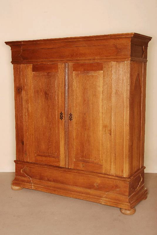 Kleiderschrank, deutsch/Niederrhein, um 1800 , Eiche massiv, Front auf Rahmen gearbeitet, Inlets einfach getreppt, Ecken ausgespart, seitliche ...