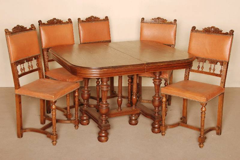 5 StÜhle, Frankreich/Umkreis Dijon, um 1890/1900, Nußbaum massiv, Schnitzereien bzw . Drechselarbeiten aus dem Vollholz, Barockstil mit ...