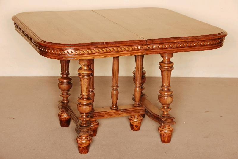 Ausziehtisch, Frankreich/Umkreis Dijon, um 1890, Buche und Kastanie massiv, FÜße sekundÄr, Balusterbeine, reiche Drechselarbeit , StÜtzteile ...