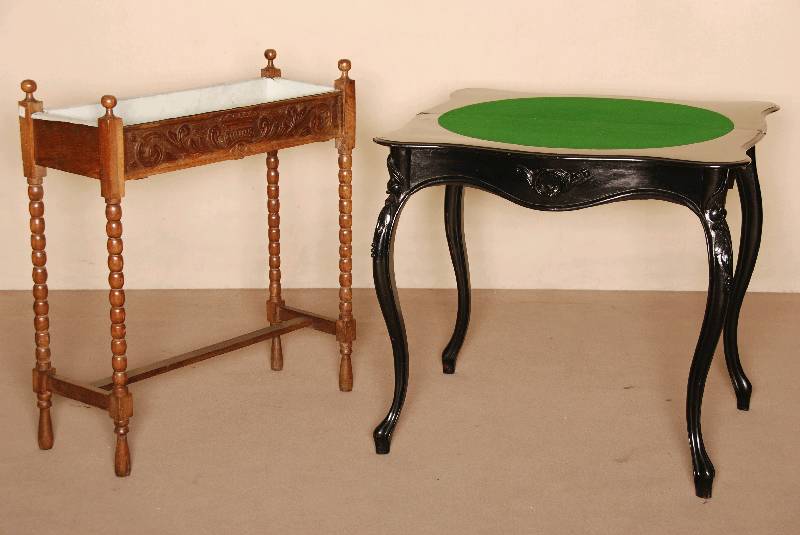 Spieltisch, deutsch, um 1860, Louis-Philippe, auf gebogenen Beinen und Zarge, profilierte Platte, aufklappbar, ebonisierend, Schellackpolitur, ...