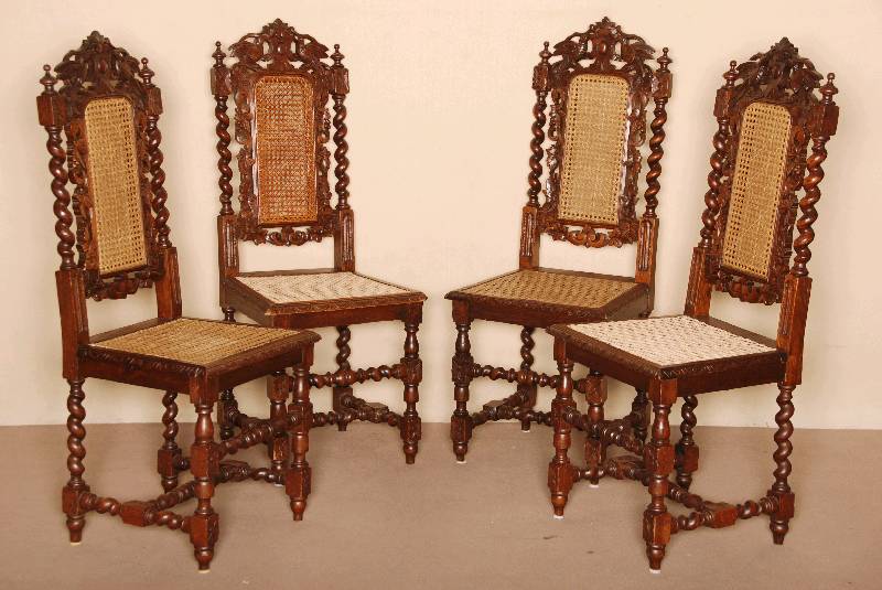 4 StÜhle, Frankreich, um 1880, Eiche massiv, gedrechseltes korkenzieherfÖrmiges Sitzgestell, RÜckenlehnen mit Vogeldekor und umlaufendem ...