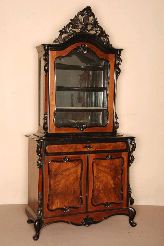 Vitrinenaufsatzschrank, Holland, um 1860, Wilhelm III, Korpus Weichholz/Hartholz, Nußbaum- bzw. Wurzelnußfurnier, abgeschrÄgte Ecken, mit ...