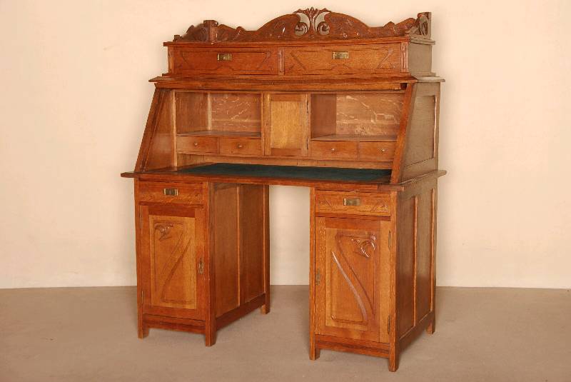 JugendstilsekretÄr, deutsch, um 1900, Korpus Eiche massiv, links und rechts 2 TÜren mit asymetrischen FÜllungen, allseitig gerahmt und sparsame ...