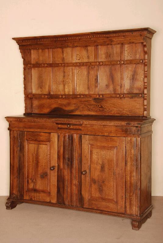 Kannenstock, deutsch/wohl Westfalen, um 1760/80, Eiche massiv, auf Kufen, diese wohl erneuert, 2-tÜrig mit kassttierten FÜllungen, 1 Schublade, ...