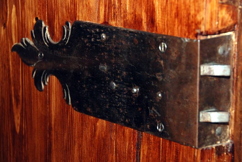 Detail a: VielzweckmÖbel, Belgien/Frankreich, um 1890/1900, Eiche massiv, aufgesetzte Schnitzereien, komplett auf Rahmen gearbeitet, in sich verzogen, ...