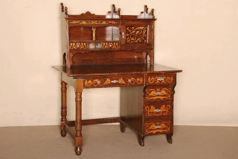 Damenschreibtisch, deutsch, um 1895/1900, Weichholz und Buche massiv, in asymetrischer Anordnung, 6-schÜbig, abstrakt florale Zierbemalung, ...