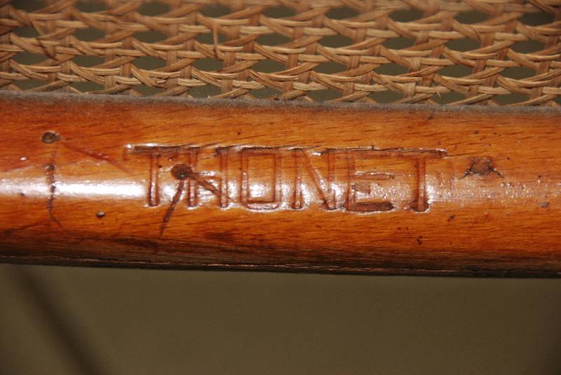 Detail a: Thonet-Schaukelstuhl, Wien, um 1890/95, Modellentwurf 1865, Bugholz, elegante LinienfÜhrung, Bespannung erneuert, Thonet -Stempel, restauriert, ...