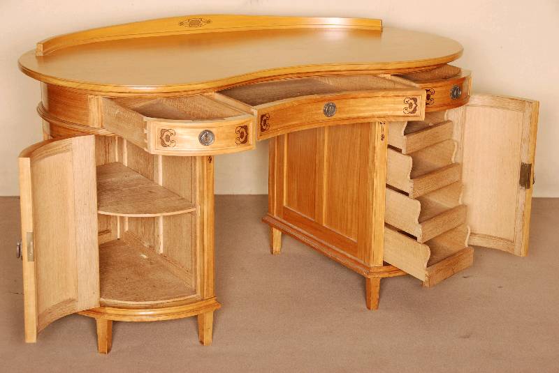 Detail a: eleganter Nierenschreibtisch mit Stuhl, deutsch, um 1904, reiner abstrakter Jugendstil mit leichten Anspielungen an das Formspiel von Bruno Paul, ...