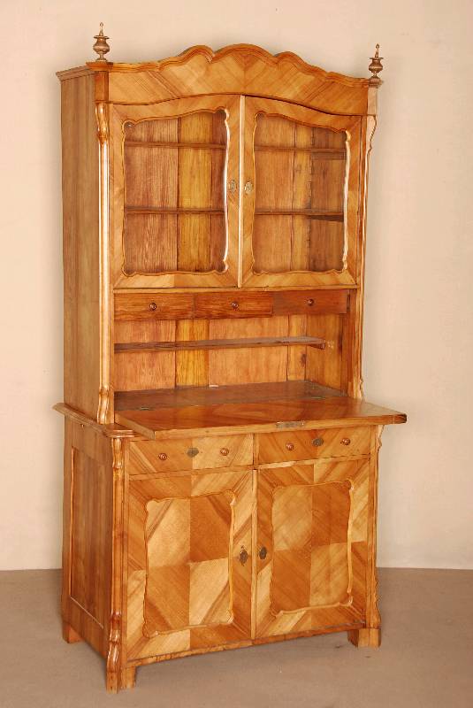 Louis-Philippe-Schreibschrank, deutsch, um 1860/70, Korpus Weichholz, Kirschbaum furniert, z.T. gespiegelt und prismenfÖrmig verlegt, Lisenen ...