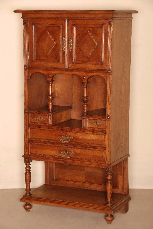 GrÜnderzeitschrÄnkchen, deutsch, um 1880, Korpus Weichholz, Eiche furniert, z.T. gespiegelt verlegt, unten Ablage mit gedrechselten SÄulen, ...