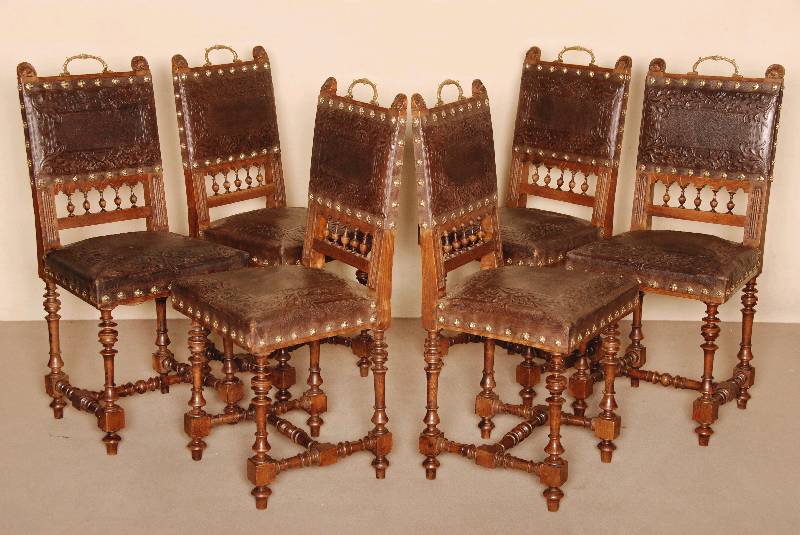 6 StÜhle, Frankreich, um 1880, Eiche massiv, Henry Deux, auf gedrechselten Beinen, verstrebt, RÜckenlehne mit muschelfÖrmigen kleinen ...