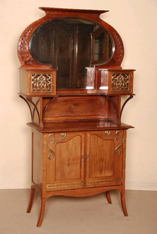 prunkvolles Jugendstil-Aufsatzbuffet, deutsch, um 1900, Mahagoni massiv, z.T. furniert, auf stark ausgestellten Beinen, Zarge gebogen, TÜren mit ...