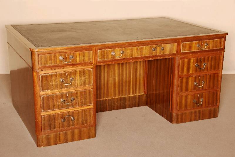 ArtDeco-Partnerschreibtisch, England, um 1930 , Korpus Weichholz/Hartholz, z.T. Tischlerplatte, Makasar furniert, breite Zarge , rundum ...