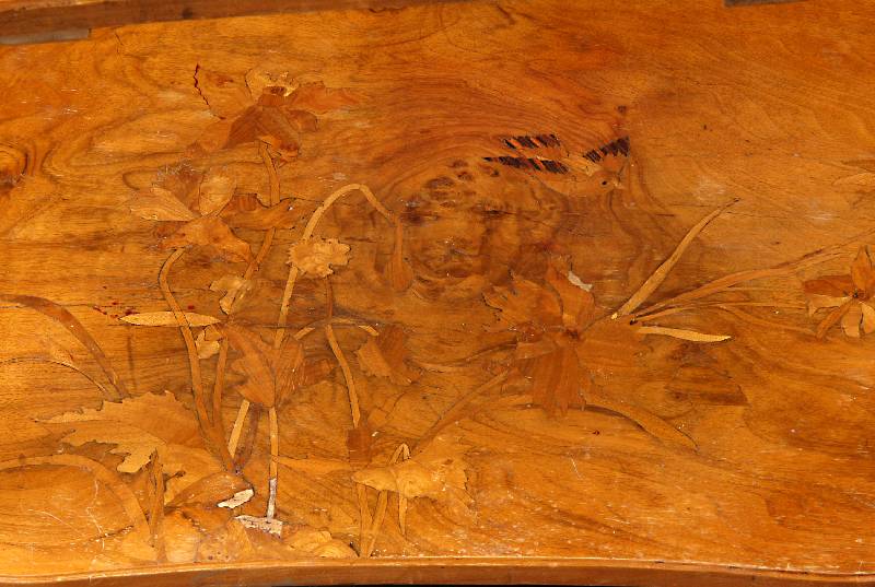 Detail c: Etagentisch, Nancy, um 1895/98, Majorelle, Beine Buche massiv, vielfach geschweift, Andeutung von Rocaillen, Ecken doppelt abgerundet, beide ...