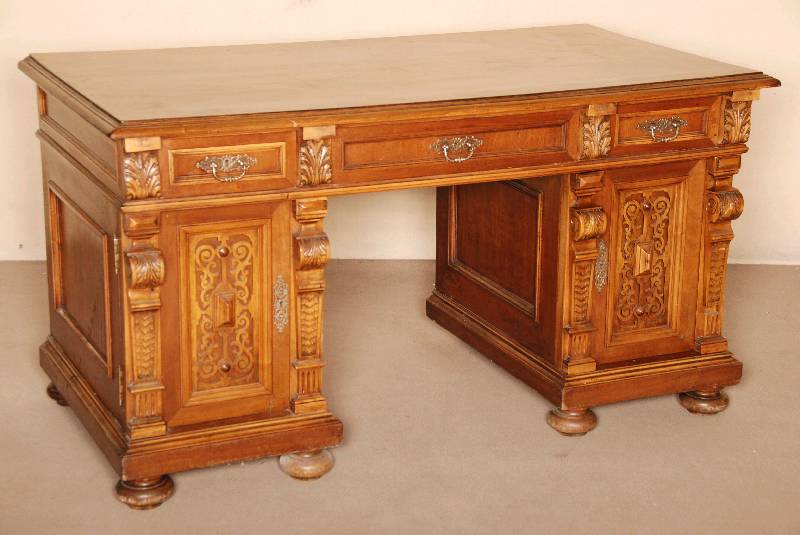 GrÜnderzeitschreibtisch, deutsch, um 1890, komplett auf Rahmen gearbeitet, Korpus Weichholz/Hartholz, Nußbaum massiv bzw. Wurzelnußfurnier ...