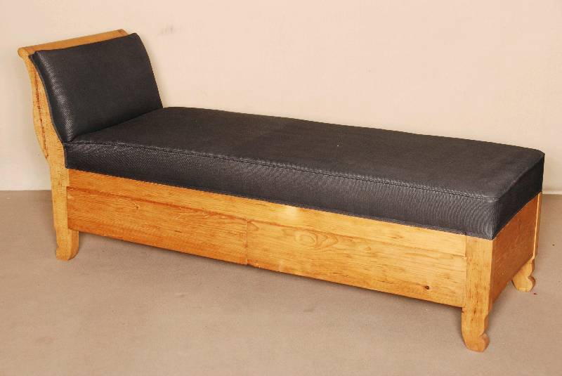 Récamière, sÜddeutsch, um 1835, Weichholz und Buche massiv, ausgesuchte HÖlzer, zwei integrierte Schubladen, Kopfteil geschwungen, Anspielung ...