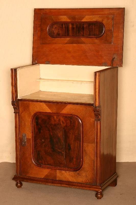 SchrÄnkchen bzw. Waschkommode, um 1880/90, nussfurniert, aufklappbare Platte, stÄrker beschÄdigt, ohne SchlÜssel, Alters- und ...