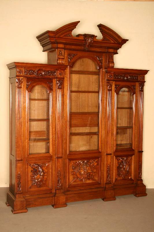 PrunkbÜcherschrank bzw. sogenanntes BibliotheksmÖbel, deutsch, um 1890/1900, Korpus Eiche massiv, eklektizistische Sichtweise, 3-teilig, vier ...