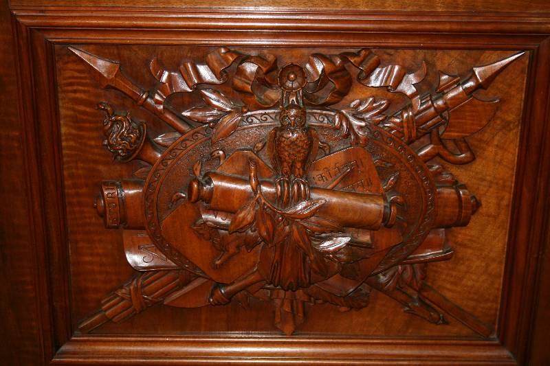 Detail a: PrunkbÜcherschrank bzw. sogenanntes BibliotheksmÖbel, deutsch, um 1890/1900, Korpus Eiche massiv, eklektizistische Sichtweise, 3-teilig, vier ...