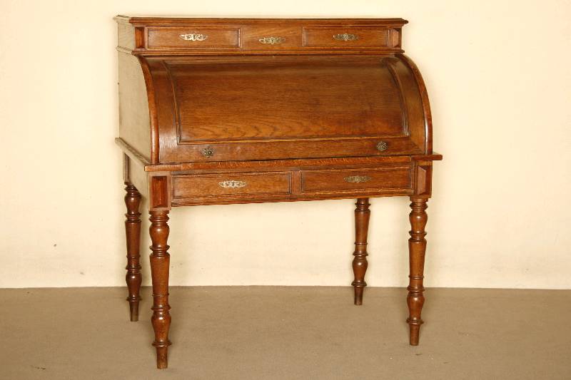 Detail a: Schreibtisch mit Schieberollo, Holland, um 1880, Willhelm III, Korpus Eiche, z.T. furniert, auf gedrechselten Beinen, unter der Arbeitsplatte zwei ...