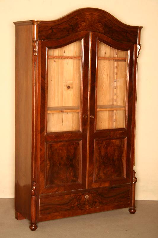 Glas- bzw. BÜcherschrank, deutsch, um 1870, Louis-Philippe, Korpus Weichholz, Mahagoni furniert, Lisenen abgeschrÄgt und profiliert, unten mit ...