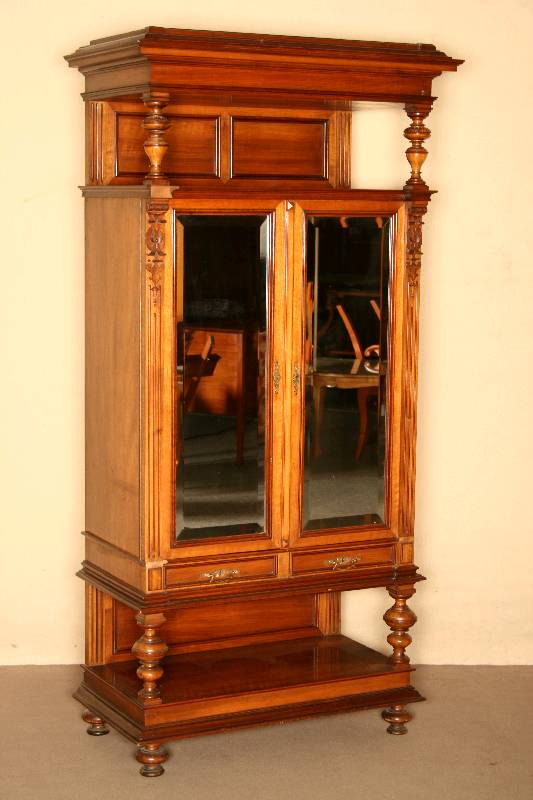 sogeannter Spiegelschrank, Gegend um Neuwied, um 1890, Korpus Hartholz, Nußbaumfurnier, Unter- und Oberteil jeweils mit Ablagefach fÜr ...