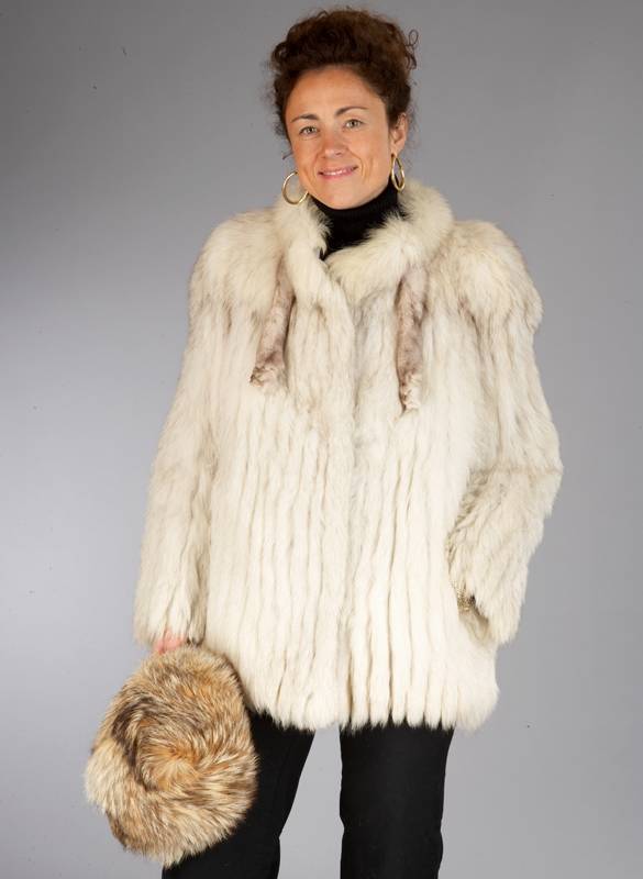 Blaufuchsjacke mit GriesfuchsmÜtze, Gr. ca. 36/38, lÄngsverarbeitete Felle, graues Innenfutter, Innenlabel Pelzhaus LÖsche/Karlsruhe, Kragen ...