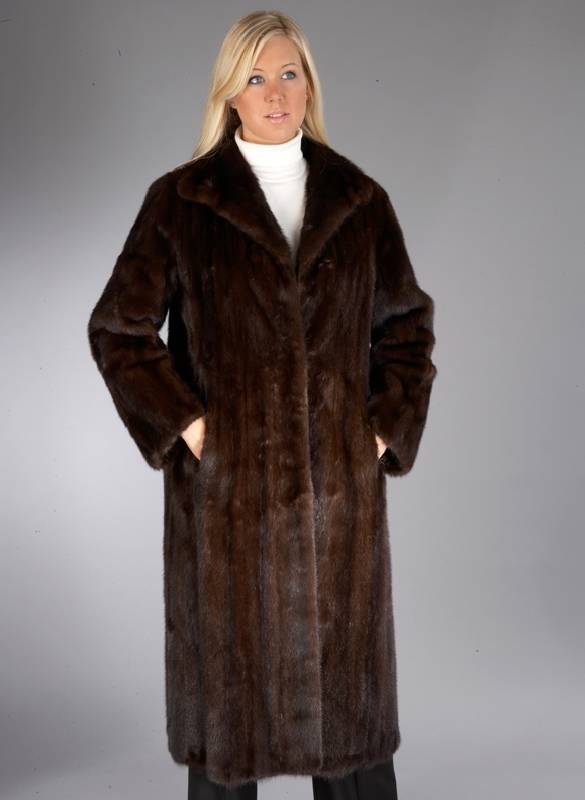 Dunkelbrauner Nerzmantel, Gr. 38-40, lÄngs verarbeitete Felle, Innenlabel SAGA MINK schwarzes Innenfutter, Kragen, 2 seitliche Einschubtaschen, ...