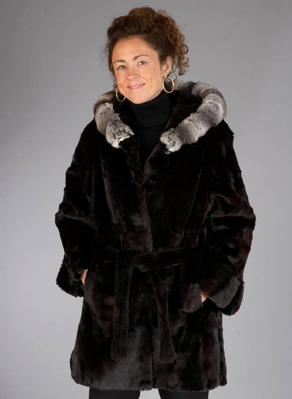 Geschorene Bisamlongjacke mit Chinchilla- kragen, Gr. ca. 40, Innenlabel Atelier Zara Neuseeland, sogen. schwarze geschorene Samt- bisamfelle, ...