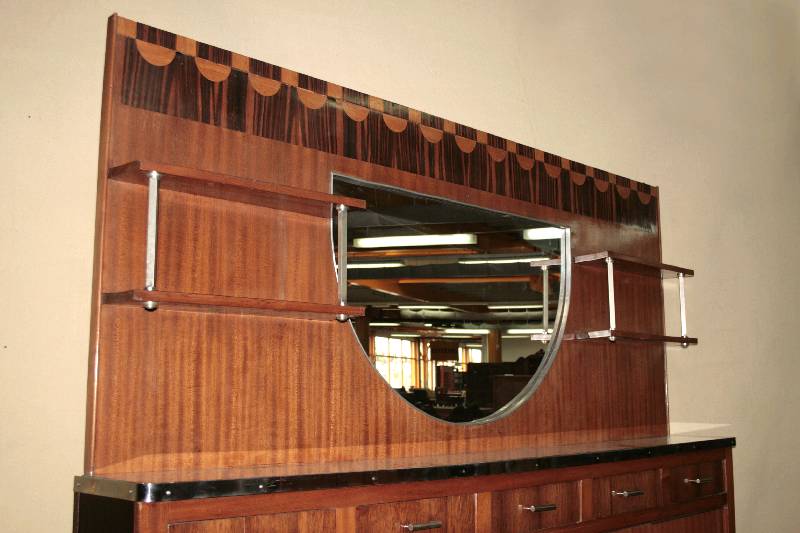 Detail b: ArtDeco-Bar, Frankreich, um 1935, stilrein und zeittypisch, Korpus Weichholz/Hartholz, Palisander- und Makasarfurnier, z.T. intarsienhaft verlegt, ...