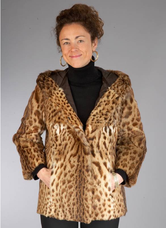 Kapuzenjacke aus Wildkatze, Gr. 38, braunes Innenfutter, Innenlabel Kunze Mannheim RÜckenl. ca. 67 cm, Cites Bescheinigung liegt vor, bitte ...