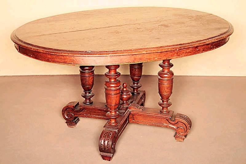 Ausziehtisch, Frankreich/Dijon, um 1870, Eiche massiv, reiche Drechselarbeit, vier AuslegerfÜße, diese doppelt gerieft, in AkanthusblÄttern ...