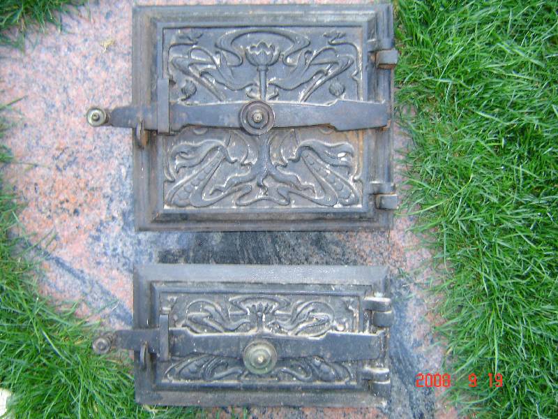 Detail e: Kachelofen, deutsch/wohl Meissen, um 1900, Jugendstil mit Renaissanceelementen, frei interpretiert, in sich 3-fach geteilt, Unter- und Mittelteil ...